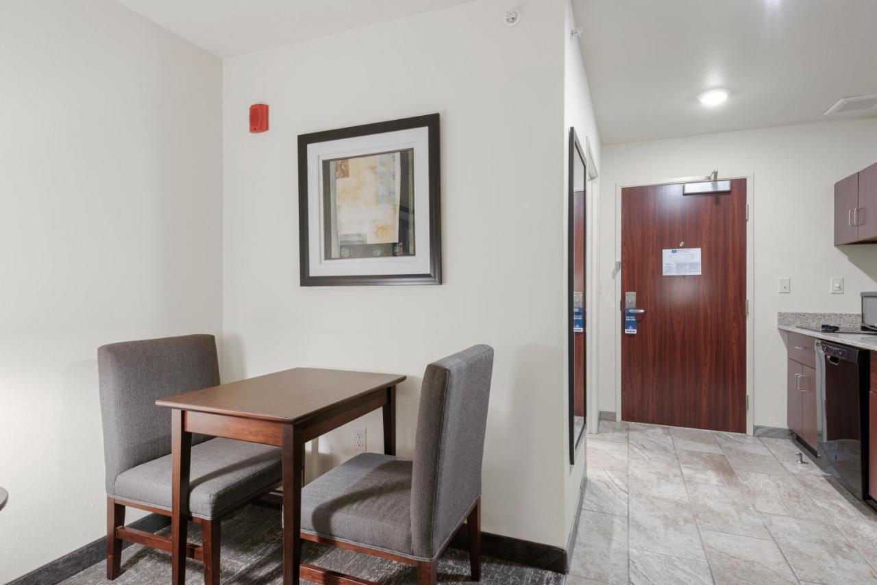 Cobblestone Hotel & Suites - Urbana Экстерьер фото